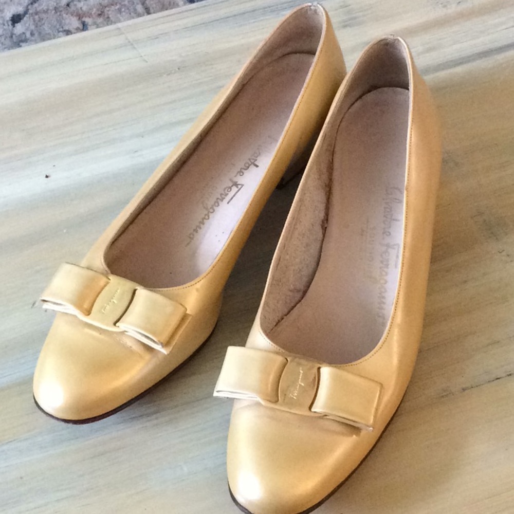 SALVATORE FERRAGAMO LIKE NEW SHOES